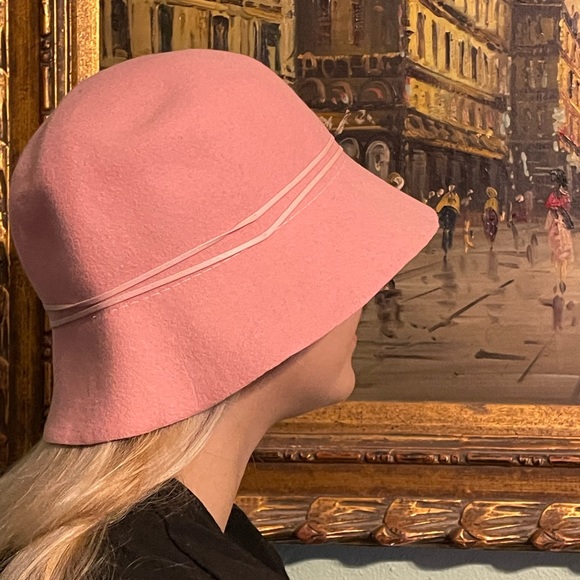 Banana Republic hat. Made in Italy. All wool. Pink and pristine. - Picture 3 of 5